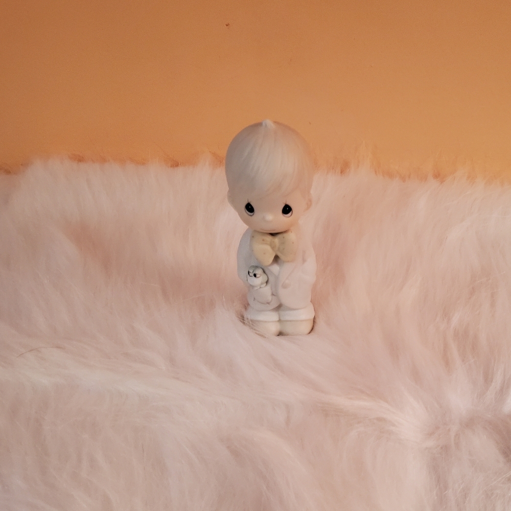 PRECIOUS MOMENTS FIGURINE